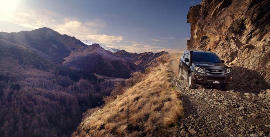  Isuzu MU-X 2013 года  (фото 14 из 30)